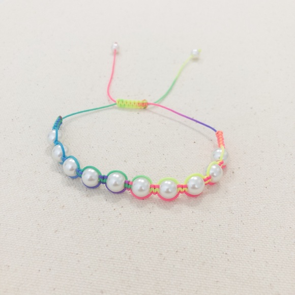 Rainbow Friendship String Bead Bracelet. VSCO - Picture 3 of 5